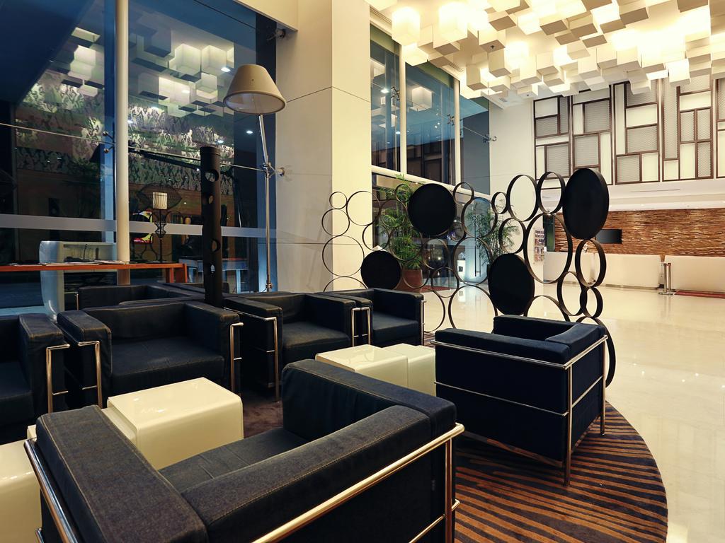 Mercure Simatupang 4*